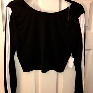 Long sleeve black and white crop top